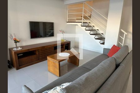 Sala de casa de condomínio à venda com 3 quartos, 200m² em Tamboré, Santana de Parnaíba