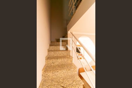 Escada de casa de condomínio à venda com 2 quartos, 76m² em Vila Ema, São Paulo