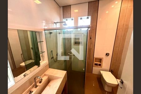 Banheiro da Suíte 1 de casa para alugar com 5 quartos, 1600m² em Jardim Karaíba, Uberlândia