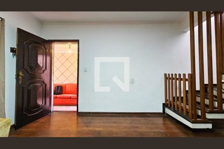 Sala de casa à venda com 2 quartos, 221m² em Jardim Luanda, São Paulo