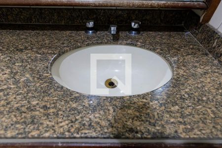 Banheiro de kitnet/studio para alugar com 1 quarto, 35m² em Campos Elíseos, São Paulo