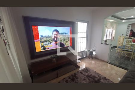 Sala de casa para alugar com 3 quartos, 185m² em Cidade Edson, Suzano