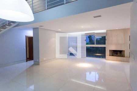 Sala de casa de condomínio à venda com 5 quartos, 435m² em Bosque da Ribeira, Nova Lima