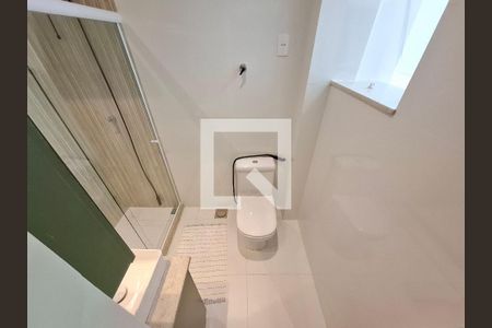 Banheiro de kitnet/studio para alugar com 1 quarto, 33m² em Santa Teresa, Rio de Janeiro
