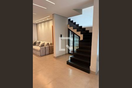 Sala de casa à venda com 3 quartos, 230m² em Santa Luzia, Contagem