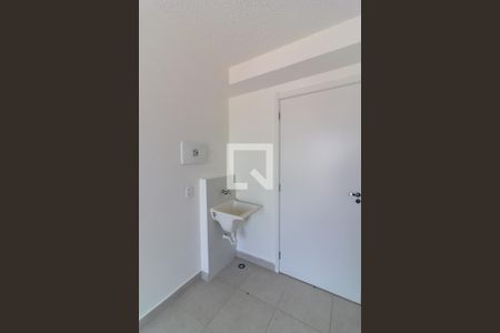 Sala/Cozinha de apartamento para alugar com 1 quarto, 27m² em Jardim Itacolomi, São Paulo