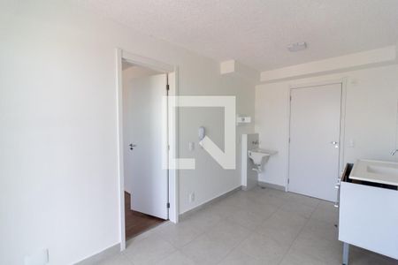 Sala/Cozinha de apartamento para alugar com 1 quarto, 27m² em Jardim Itacolomi, São Paulo