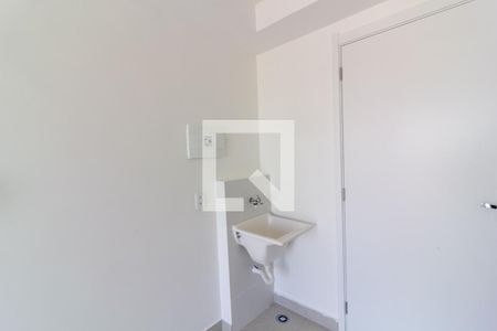 Sala/Cozinha de apartamento para alugar com 1 quarto, 27m² em Jardim Itacolomi, São Paulo