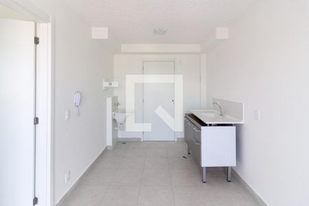 Sala/Cozinha de apartamento para alugar com 1 quarto, 27m² em Jardim Itacolomi, São Paulo