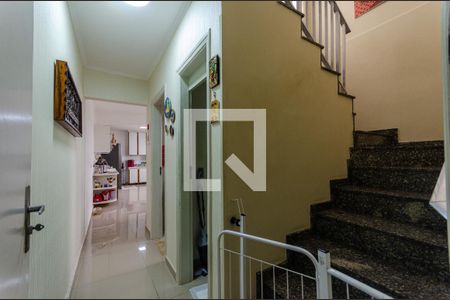 Corredor de casa à venda com 3 quartos, 200m² em Vila Palmeiras, São Paulo