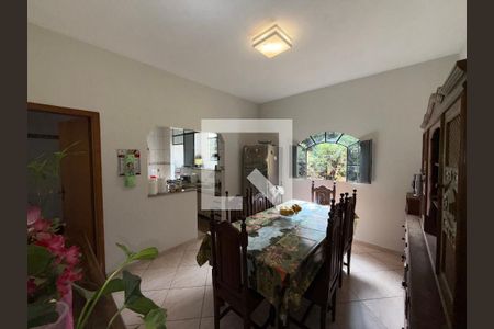 Sala de casa à venda com 3 quartos, 180m² em São Marcos, Belo Horizonte