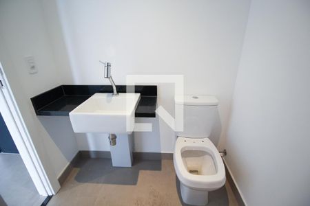 Banheiro de kitnet/studio para alugar com 1 quarto, 19m² em Indianópolis, São Paulo