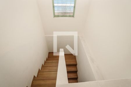 Escada de casa à venda com 5 quartos, 236m² em Chácara Agrindus, Taboão da Serra