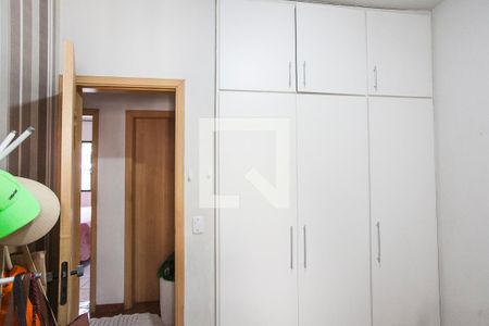 Quarto 1 de apartamento para alugar com 3 quartos, 73m² em Presidente Roosevelt, Uberlândia