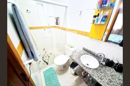 Banheiro da Suíte 1 de casa para alugar com 2 quartos, 75m² em Vila Ivone, São Paulo