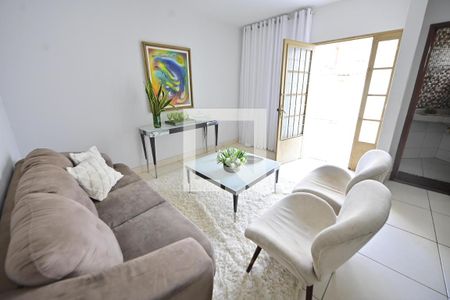 Sala de casa para alugar com 4 quartos, 248m² em Jardim Santo Antônio, Goiânia