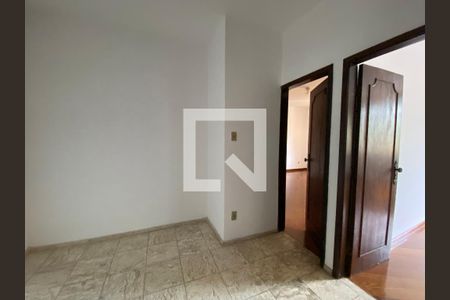 Corredor de casa à venda com 4 quartos, 284m² em Del Castilho, Rio de Janeiro