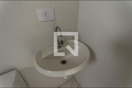 Banheiro Social de kitnet/studio para alugar com 1 quarto, 36m² em Vila Mangalot, São Paulo