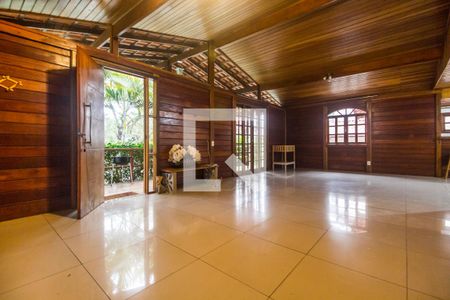 Sala de casa para alugar com 4 quartos, 214m² em São Fernando Residência, Barueri