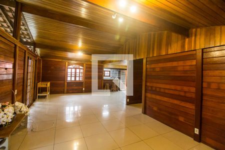 Sala de casa para alugar com 4 quartos, 214m² em São Fernando Residência, Barueri