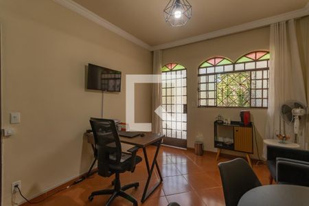 Sala de casa à venda com 4 quartos, 180m² em Itapoã, Belo Horizonte
