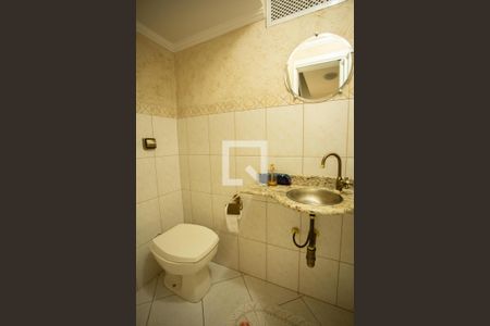 Lavabo de casa de condomínio para alugar com 3 quartos, 120m² em Vila Mariza Mazzei, São Paulo