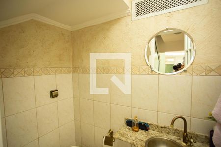 Lavabo de casa de condomínio para alugar com 3 quartos, 120m² em Vila Mariza Mazzei, São Paulo