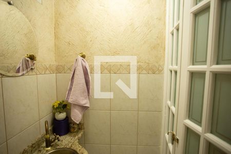 Lavabo de casa de condomínio para alugar com 3 quartos, 120m² em Vila Mariza Mazzei, São Paulo