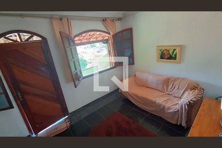 Sala de casa à venda com 2 quartos, 83m² em Goiânia, Belo Horizonte