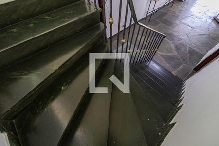 Escada de casa para alugar com 5 quartos, 750m² em Paineiras do Morumbi, São Paulo