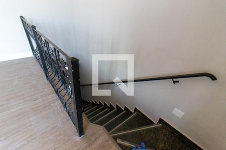 Corredor de casa para alugar com 2 quartos, 126m² em Guilhermina, Praia Grande