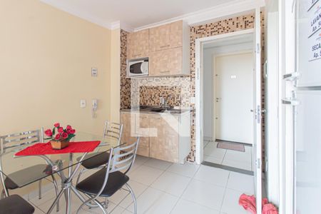Sala/Cozinha de apartamento para alugar com 1 quarto, 39m² em Jardim Santa Teresinha, São Paulo