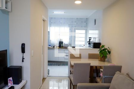Sala de casa de condomínio à venda com 2 quartos, 58m² em Santa Maria, Osasco
