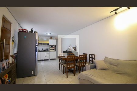 Sala de casa à venda com 3 quartos, 250m² em Cidade Continental, São Paulo