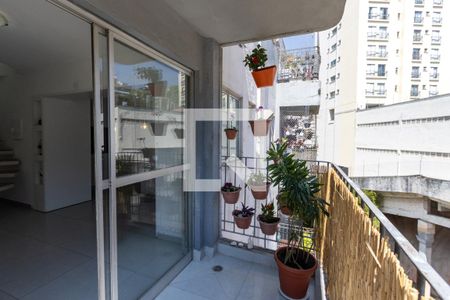 Varanda de apartamento para alugar com 3 quartos, 124m² em Vila Ipojuca, São Paulo
