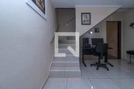 Escada de casa para alugar com 2 quartos, 150m² em Vila Brasilina, São Paulo