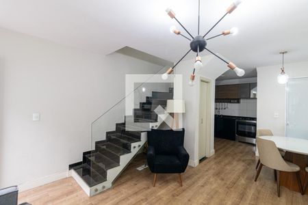 Sala de casa de condomínio à venda com 2 quartos, 110m² em Parada Xv de Novembro, São Paulo