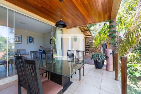 Varanda de casa de condomínio à venda com 5 quartos, 492m² em Jardim Petropolis, Nova Lima