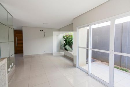 Sala de casa de condomínio para alugar com 3 quartos, 170m² em Granja Marileusa, Uberlândia