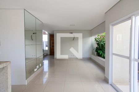 Sala de casa de condomínio para alugar com 3 quartos, 170m² em Granja Marileusa, Uberlândia