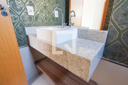 Lavabo de casa de condomínio para alugar com 3 quartos, 170m² em Granja Marileusa, Uberlândia