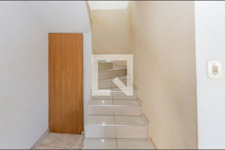 Escada de casa à venda com 3 quartos, 200m² em Nova Cintra, Belo Horizonte