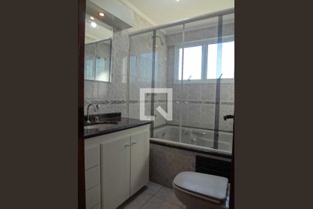 Banheiro da Suíte de apartamento para alugar com 4 quartos, 135m² em Mansões Santo Antônio, Campinas