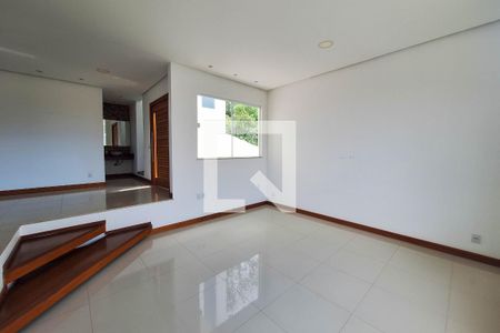Sala de casa de condomínio à venda com 3 quartos, 360m² em Camboinhas, Niterói