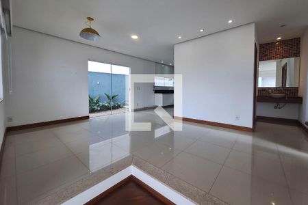 Sala de casa de condomínio à venda com 3 quartos, 360m² em Camboinhas, Niterói