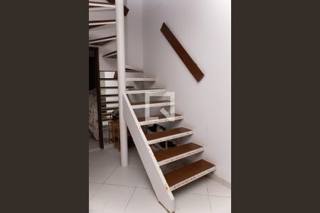 Escada de casa para alugar com 3 quartos, 150m² em Praia do Flamengo, Salvador