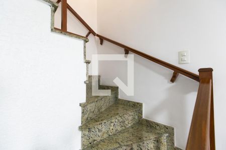 Escada de casa de condomínio à venda com 2 quartos, 72m² em Vila Taquari, São Paulo