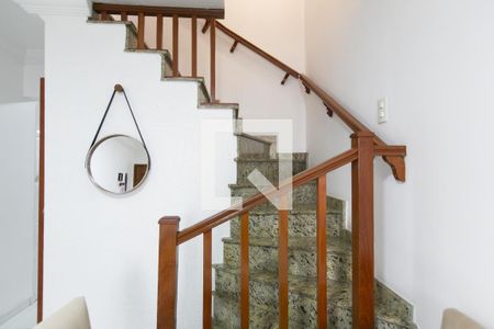 Escada de casa de condomínio à venda com 2 quartos, 72m² em Vila Taquari, São Paulo