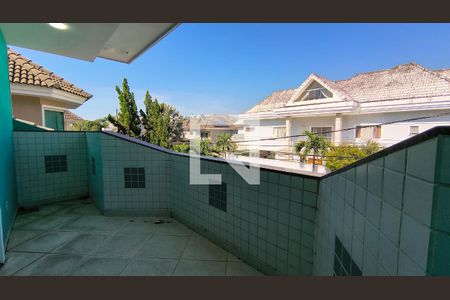 Sacada da Suíte 1 de casa de condomínio para alugar com 3 quartos, 300m² em Vargem Pequena, Rio de Janeiro