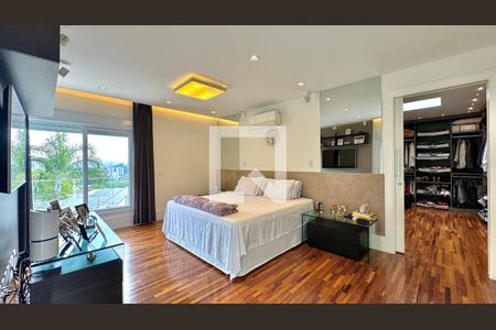 Suíte de casa à venda com 4 quartos, 600m² em Residencial Tambore III, Santana de Parnaíba